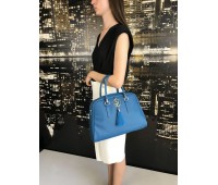 ARMANI JEANS BORSA A MANO COLORE BLU CHIUSURA A ZIP FODERA IN TESSUTO INTERNA CON TASCA DOCERAZIONE LOG CENTRALE CON BORCHIE IN OTTONE MISURA 40x38