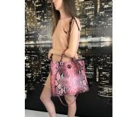 ARMANI JEANS BORSA A MANO COLORE ROSA ANTICO CHIUSURA A SCATTO FODERA IN TESSUTO INTERNA CON TASCA DECORAZIONE LOG CENTRALE CON BORCHIE IN OTTONE MISURA 38x35