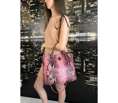 ARMANI JEANS BORSA A MANO COLORE ROSA ANTICO CHIUSURA A SCATTO FODERA IN TESSUTO INTERNA CON TASCA DECORAZIONE LOG CENTRALE CON BORCHIE IN OTTONE MISURA 38x35