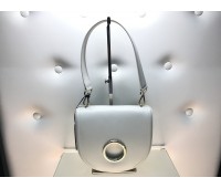 Roberto Cavalli borsa a mano piu tracolla 110 cm in vera pelle colore bianco panna chiusura a zip fodera in tessuto interna con tasca log centrale con borchie e zip in ottone con tasca misura 37x37
