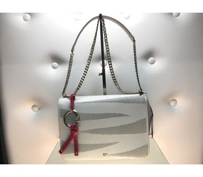Roberto Cavalli borsa a mano in vera pelle colore bianco panna chiusura a scatto fodera in tessuto interna con tasca log centrale con borchie in ottone misura 34x47