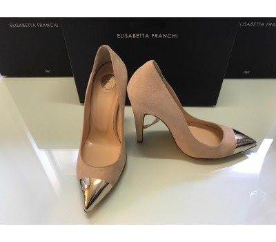 Elisabetta Franchi scarpe Décolleté donna colore beige in vera pelle scamosciata punta con piastra in ottone su tomaia tacco 11 cm suola in vero cuoio misura 36 Elisabetta Franchi scarpe Décolleté donna colore beige in vera pelle scamosciata punta con piastra in ottone su tomaia tacco 11 cm suola in vero cuoio misura 36