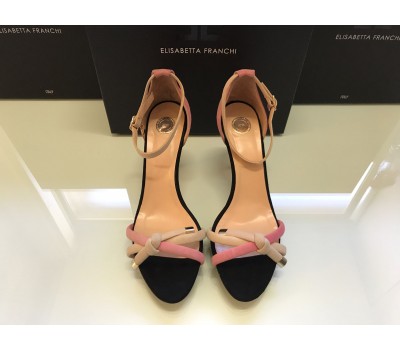 Elisabetta Franchi sandali in vera pelle scamosciata colore rosa e beige tacco 9 cm ricoperto in pelle decorazione a fiocco su tomaia allacciatura a fibbia suola in vero cuoio misura 40 Elisabetta Franchi sandali in vera pelle scamosciata colore rosa e beige tacco 9 cm ricoperto in pelle decorazione a fiocco su tomaia allacciatura a fibbia suola in vero cuoio misura 40