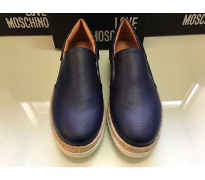 Moschino love mocassino donna in vera pelle colore blu scuro suola in gomma misura 36/37 Moschino love mocassino donna in vera pelle colore blu scuro suola in gomma misura 36/37
