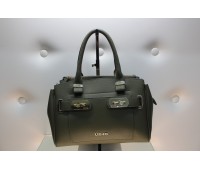 Lui jo borsa a amano più tracolla 110 cm , colore verde chiaro decorazione con borchie in ottone , fodera in tessuto , misura 30x35