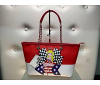 love Moschino borsa a tracolla catena colore rosso e bianco chiusura a zip fodera in tessuto interna con tasca log centrale misura 42x46